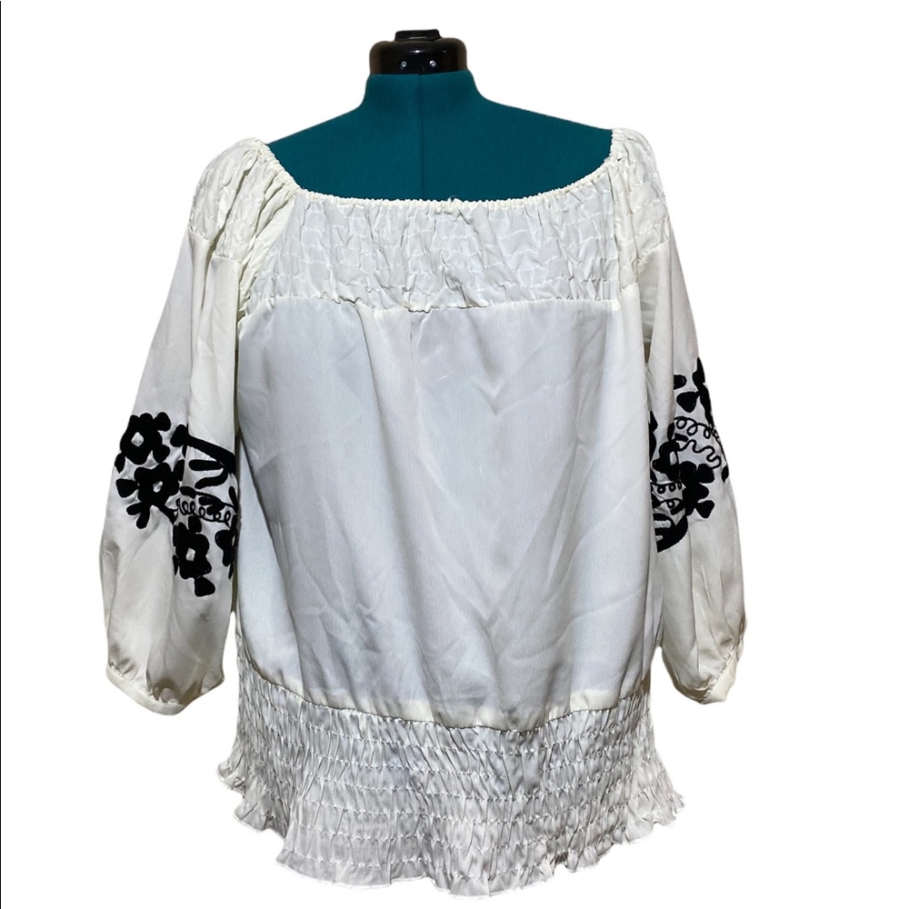 Women’s Black and White Embroidery Summer Blouse Size 3X